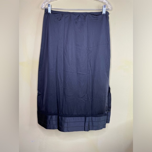 Lorraine Black Nylon Half Slip Nylon Adjustable Hem Size Small - Picture 1 of 7